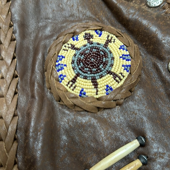 Diamond leather fringed vest. - Picture 5 of 9